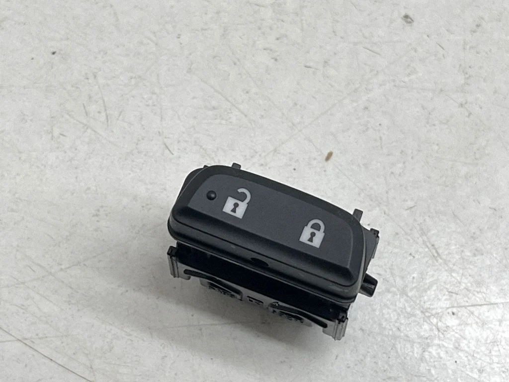 Central locking switch button 83078FN00A