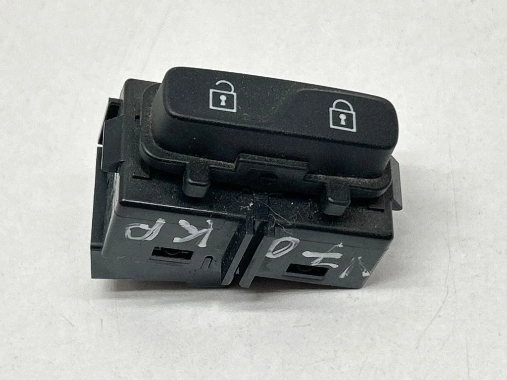 Central locking switch button – Volvo V70 (2014-2016)