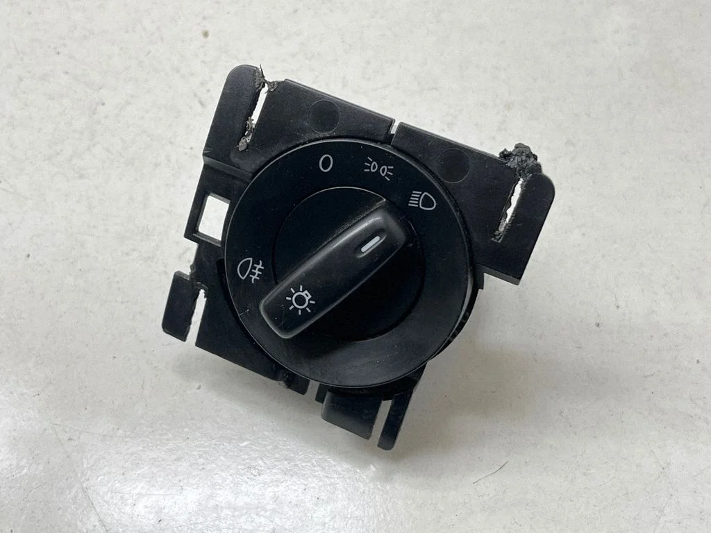 Light switch 1K0941431BB