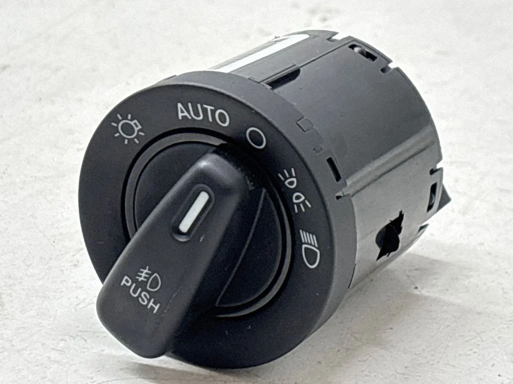 Przełącznik świateł 56046258AD