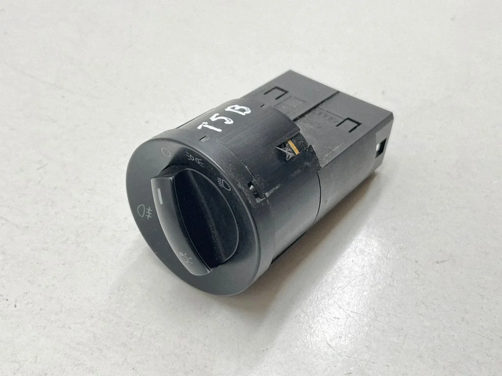 Light switch 58R305858