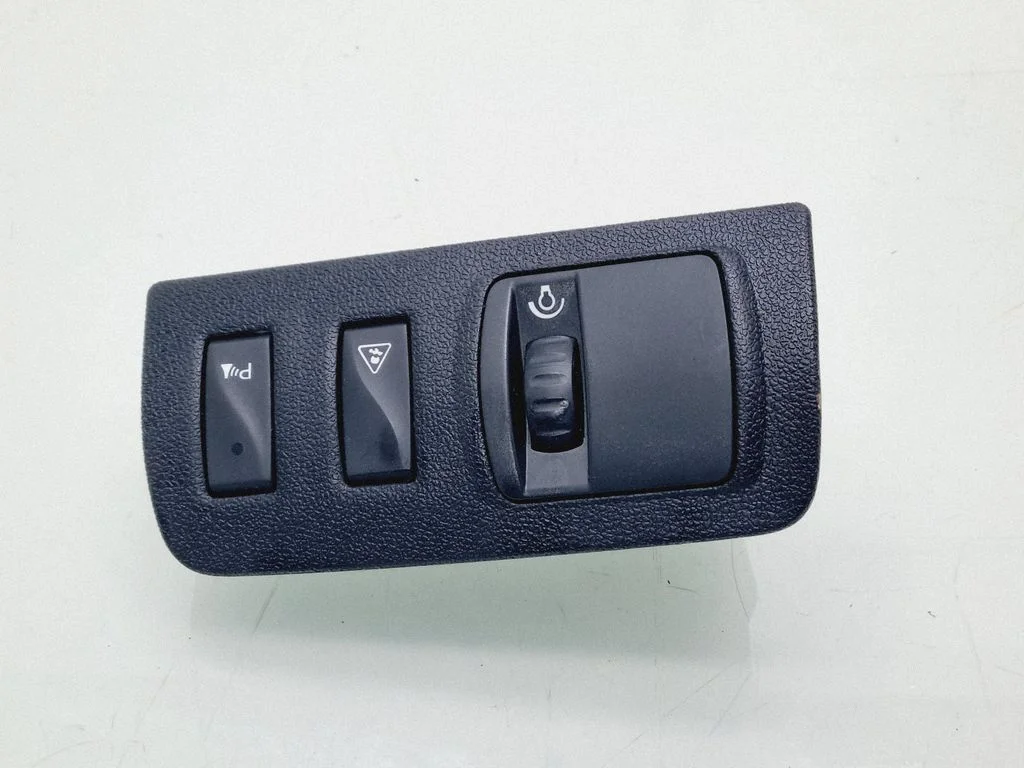 Headlight level height control switch – Renault Megane III (2009-2016)