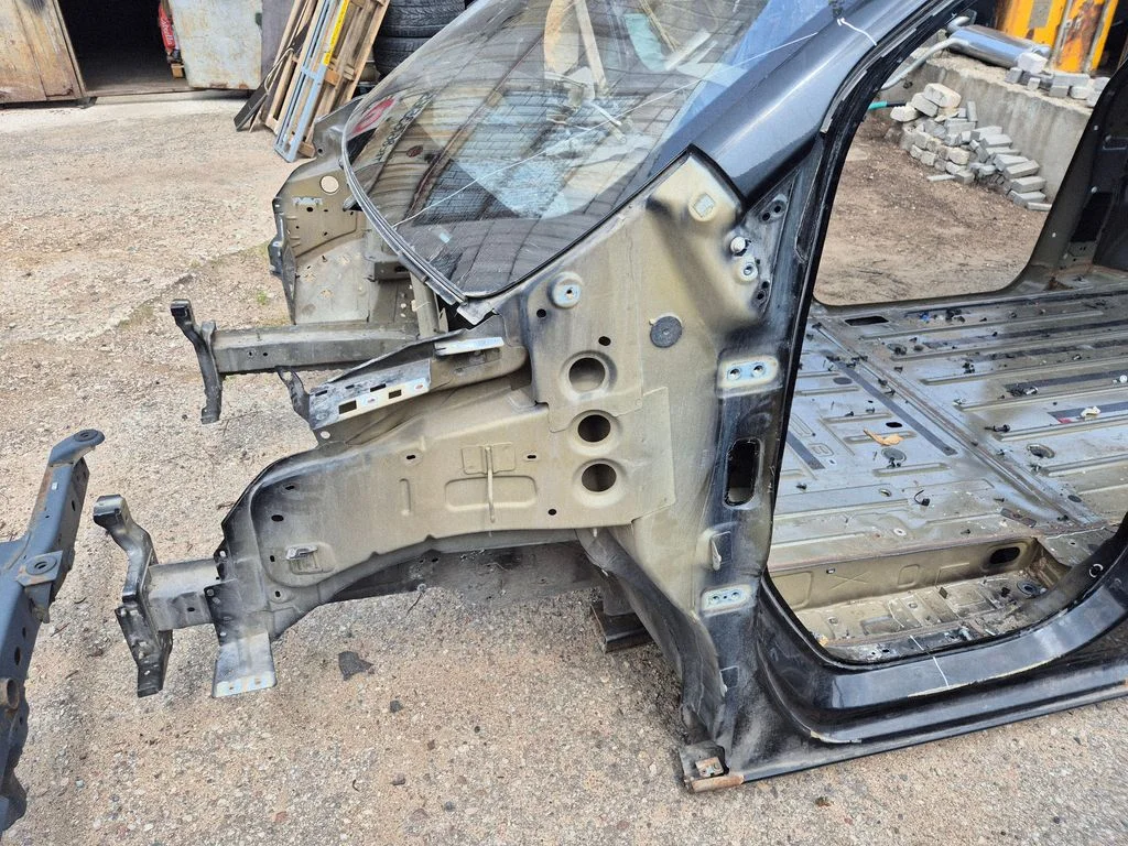 Front quarter panel – left