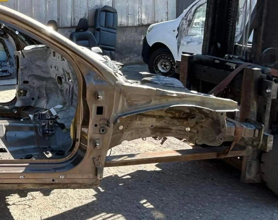 Priekšējais spārns (ceturtdaļa) – priekšējā labā