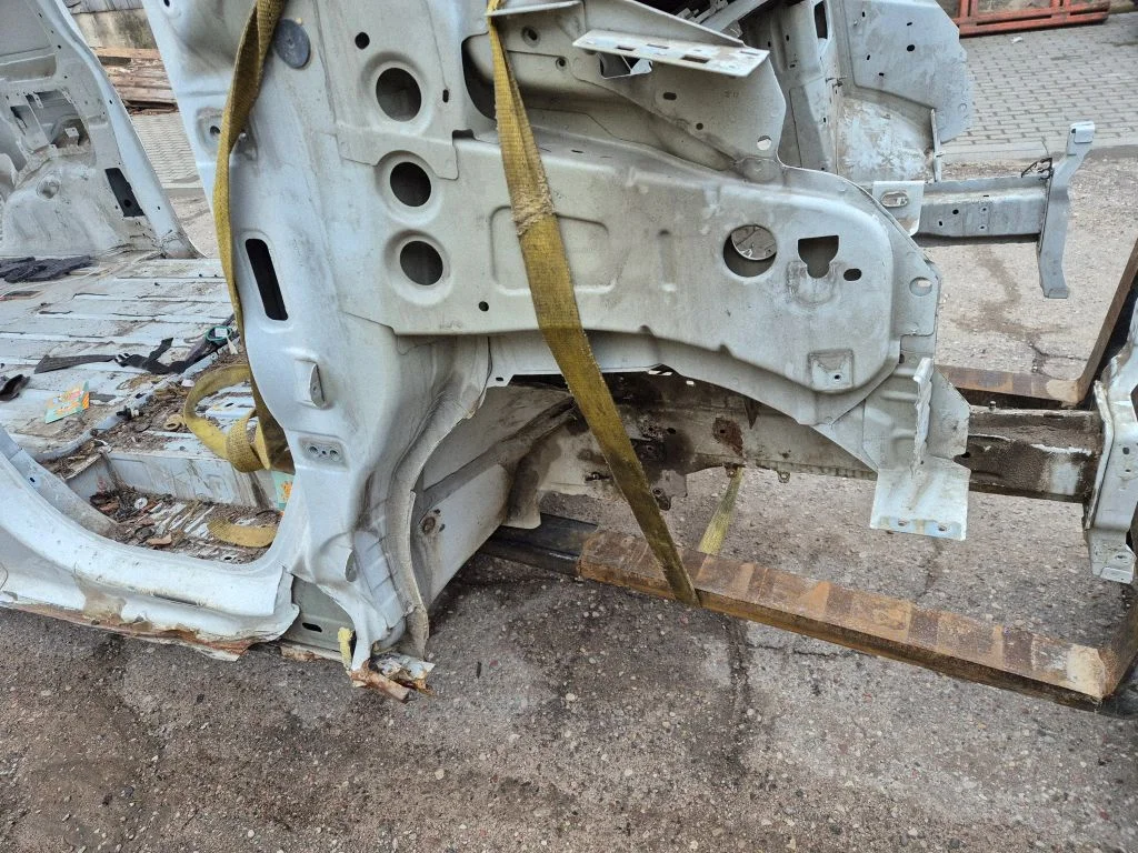 Front quarter panel – right