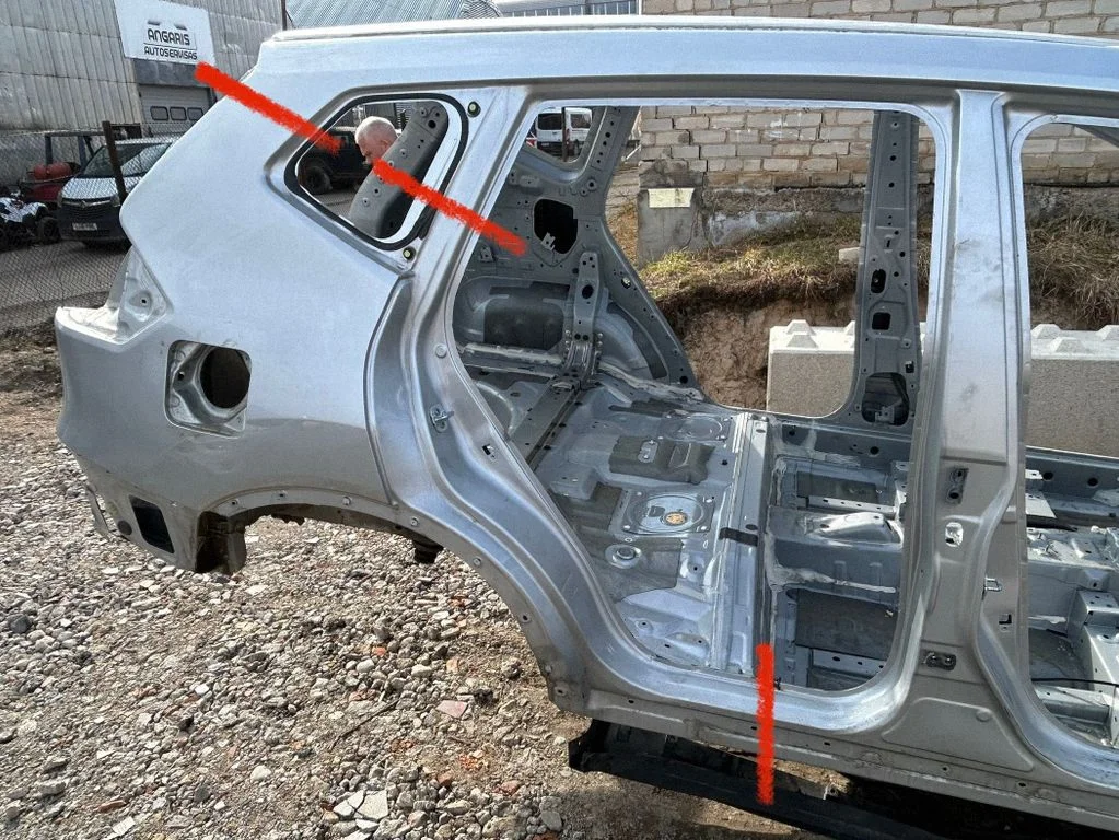 Rear quarter panel – rear right