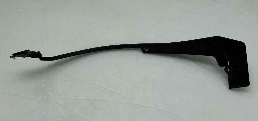 Rear arch trim 7587342010