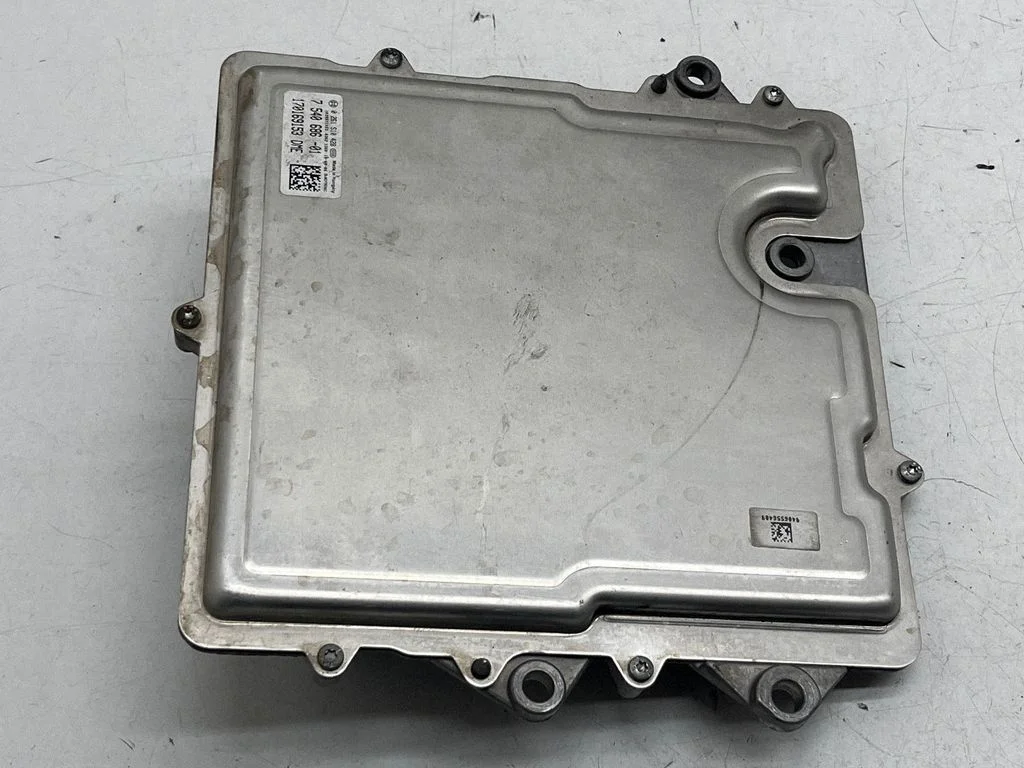 Dzinēja vadības bloks 7540686