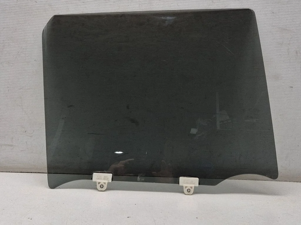 Rear door window glass 808204M40B