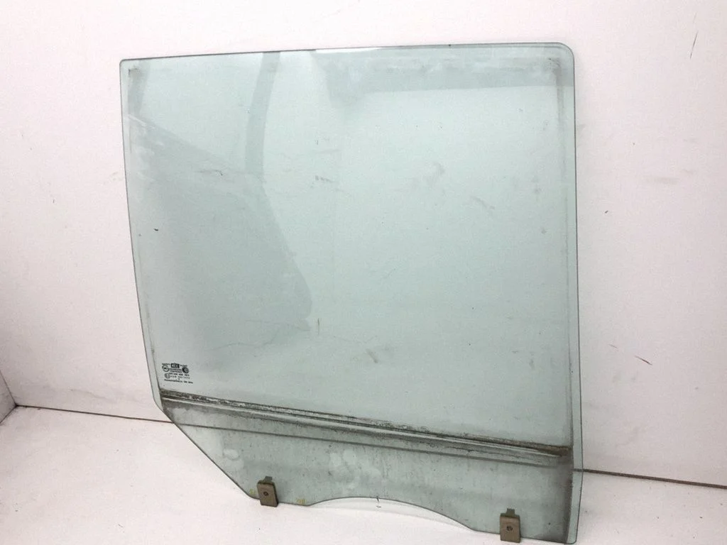 Rear door window glass – rear right