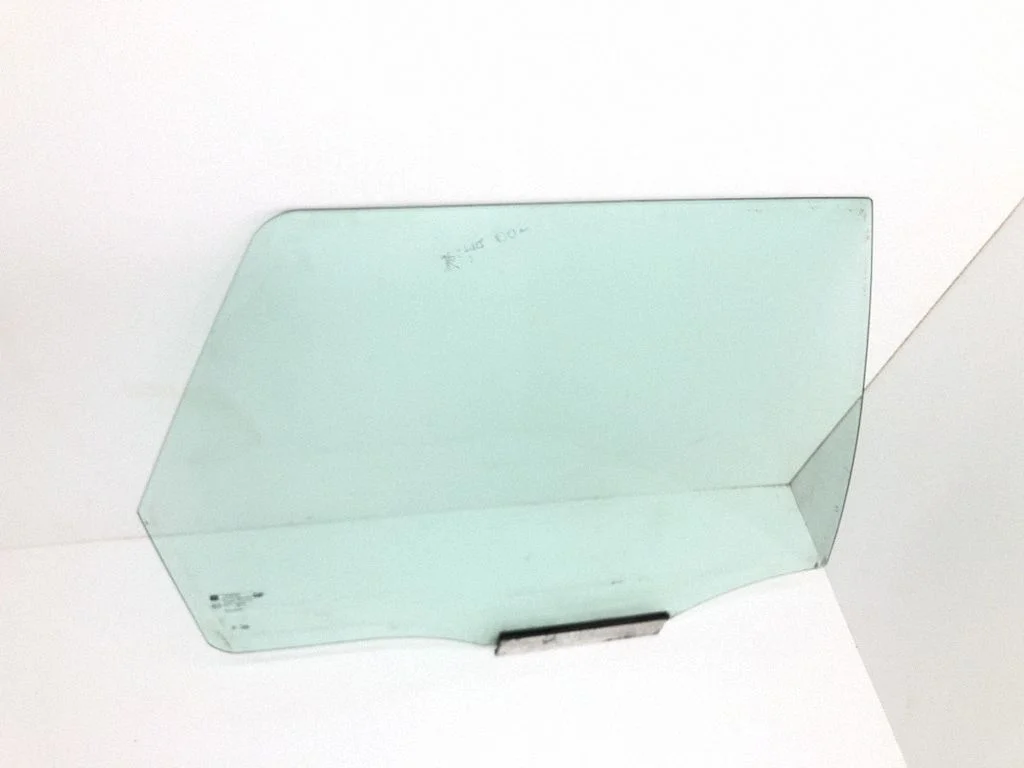 Rear door window glass – rear right