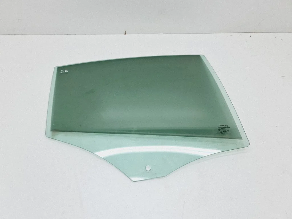 Rear door window glass – rear right