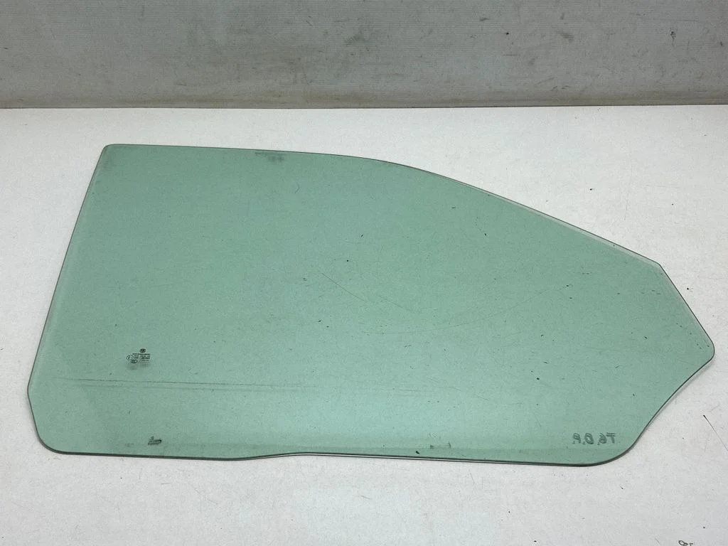 Galvenais priekšējo durvju stikls (četrdurvju) 43R001025