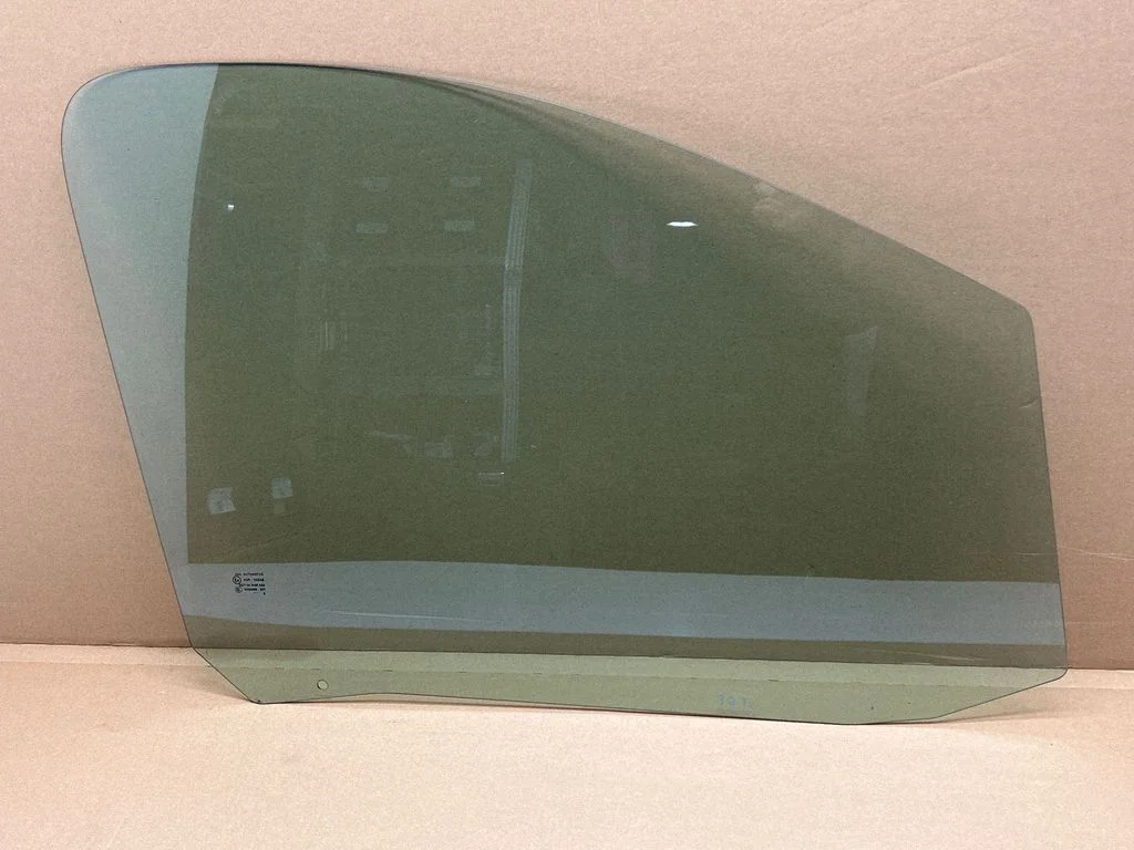 Front door window glass four-door 43R00048