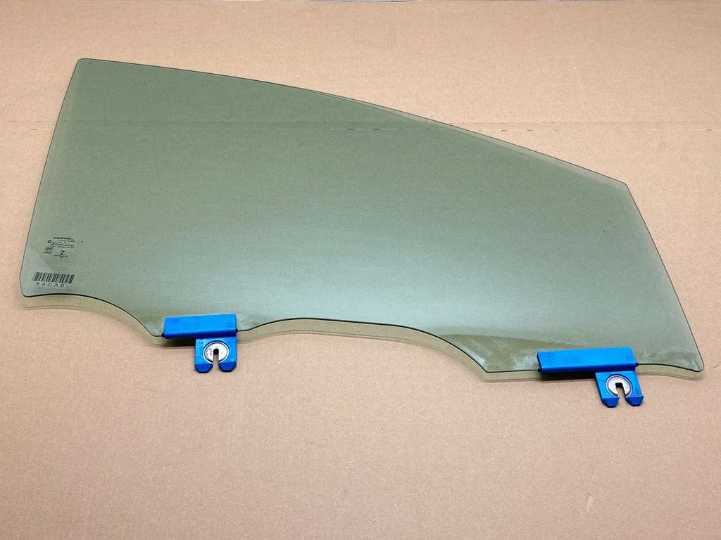 Front door window glass four-door 43R001565
