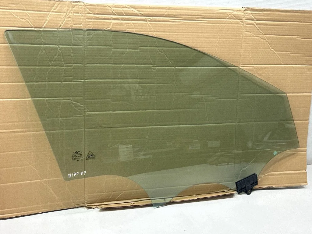 Front door window glass four-door 43R016882