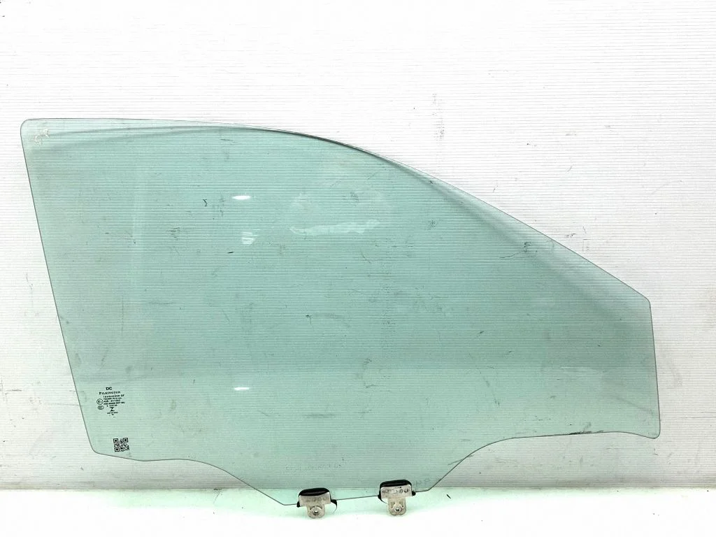 Front door window glass four-door – Nissan Navara D23 (2015-)