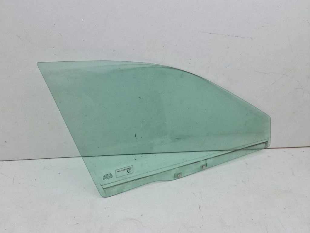 Galvenais priekšējo durvju stikls (četrdurvju) 43R0002