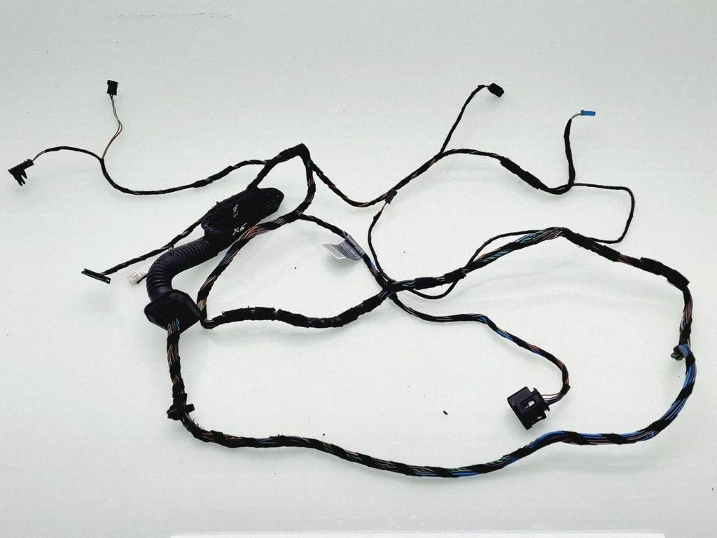 Aizmugurējo durvju vadu instalācija – BMW X5 E70 (2006-2013)
