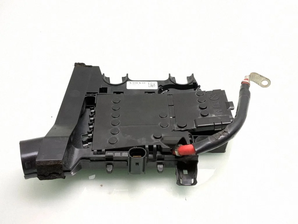 Rozdzielacz przewodów plusowych – Volvo S90, V90 (2016-)