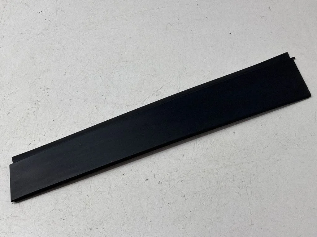 Tagaukse liist (mold) – Subaru Forester SK (2018-2025)