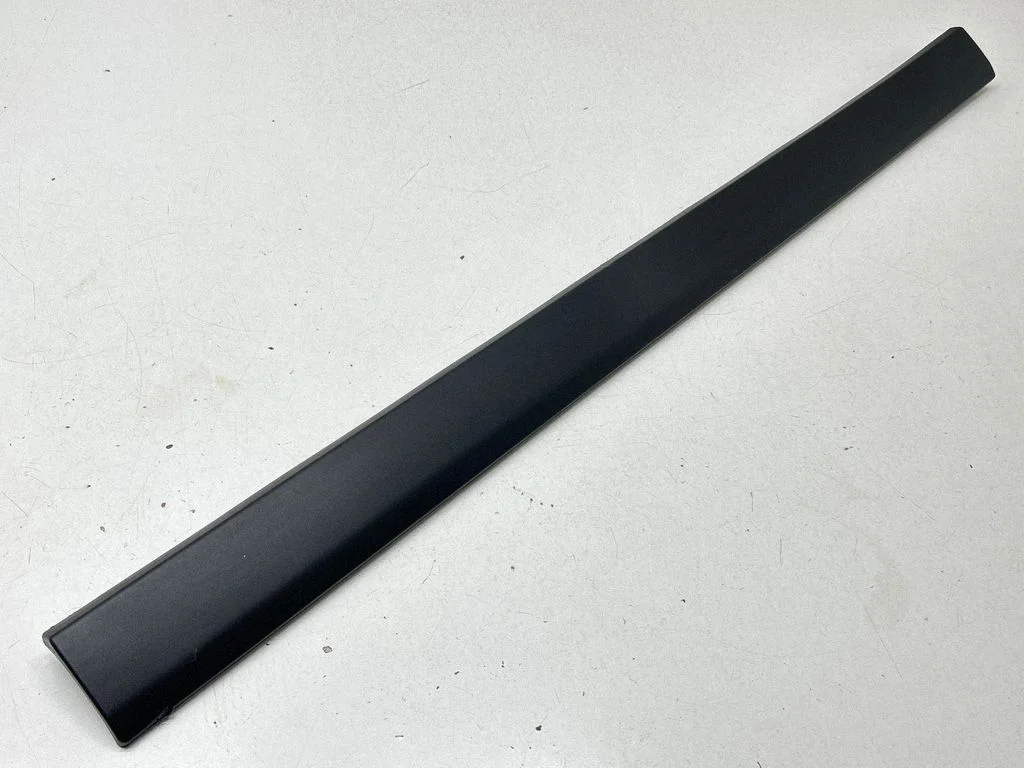 Priekšējo durvju apdare (molings) 6PZ88TRMAA