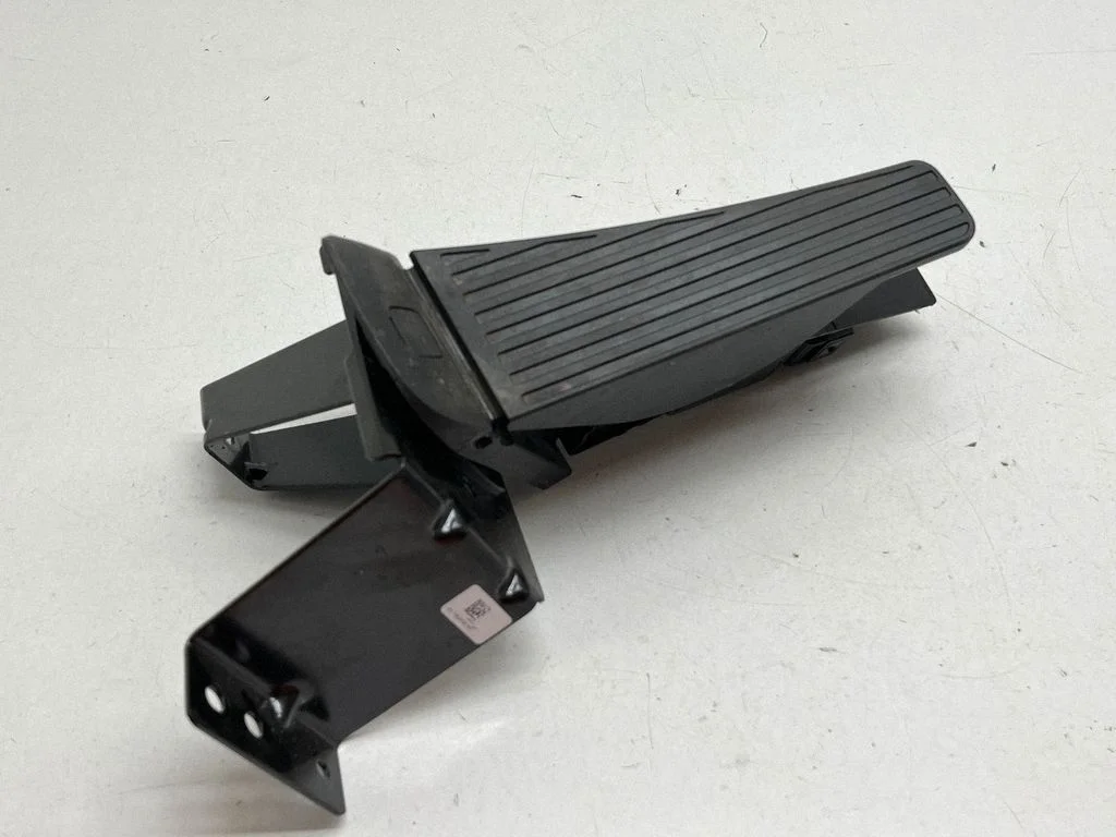 Accelerator throttle pedal 31489764