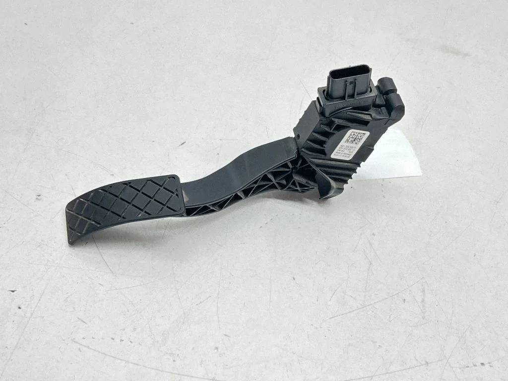Accelerator throttle pedal – Volkswagen Passat B7 USA (2012-2019)