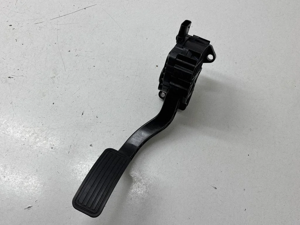 Accelerator throttle pedal 1020792