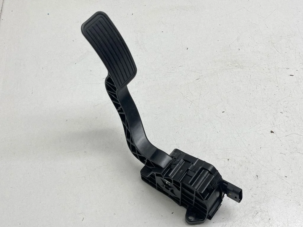 Accelerator throttle pedal 1020792
