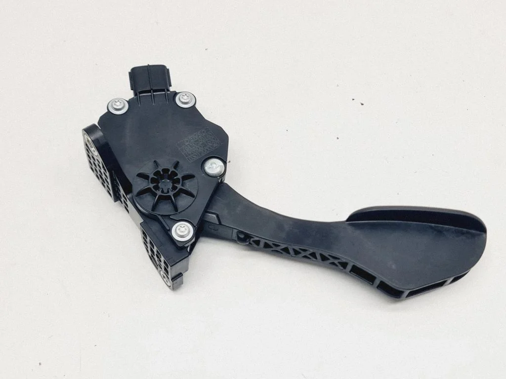 Accelerator throttle pedal – Toyota Land Cruiser (J150) (2009-)