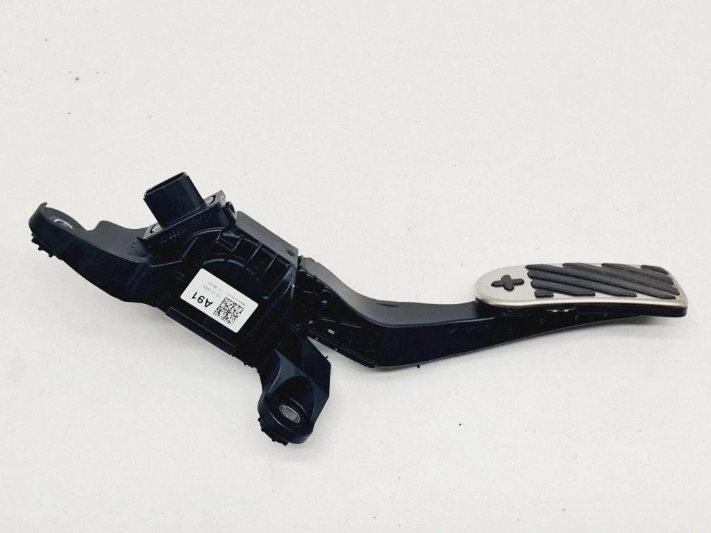 Accelerator throttle pedal – KIA EV6 (2021-)