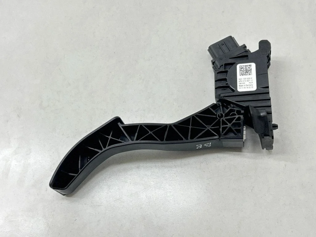 Accelerator throttle pedal – Volkswagen Passat B7 USA (2012-2019)