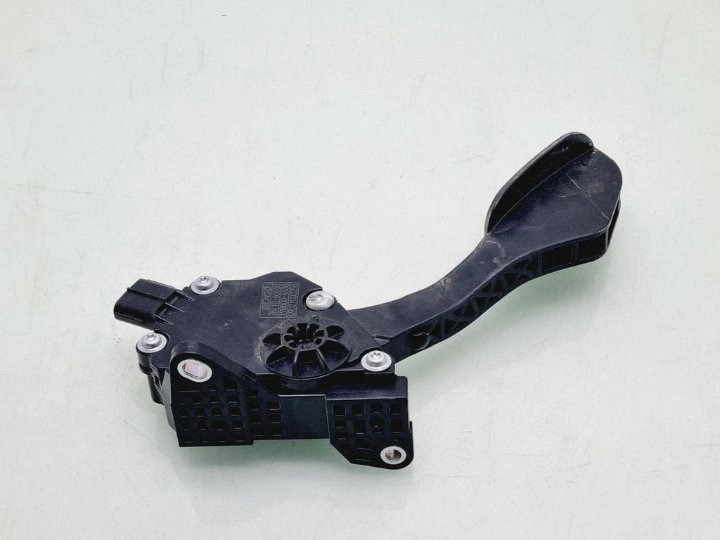 Accelerator throttle pedal – Toyota Land Cruiser (J150) (2009-)