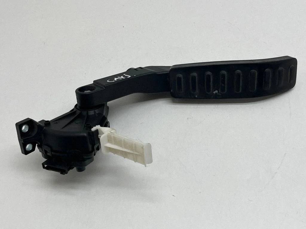Accelerator throttle pedal – Porsche Cayenne (92A) (2010-2017)