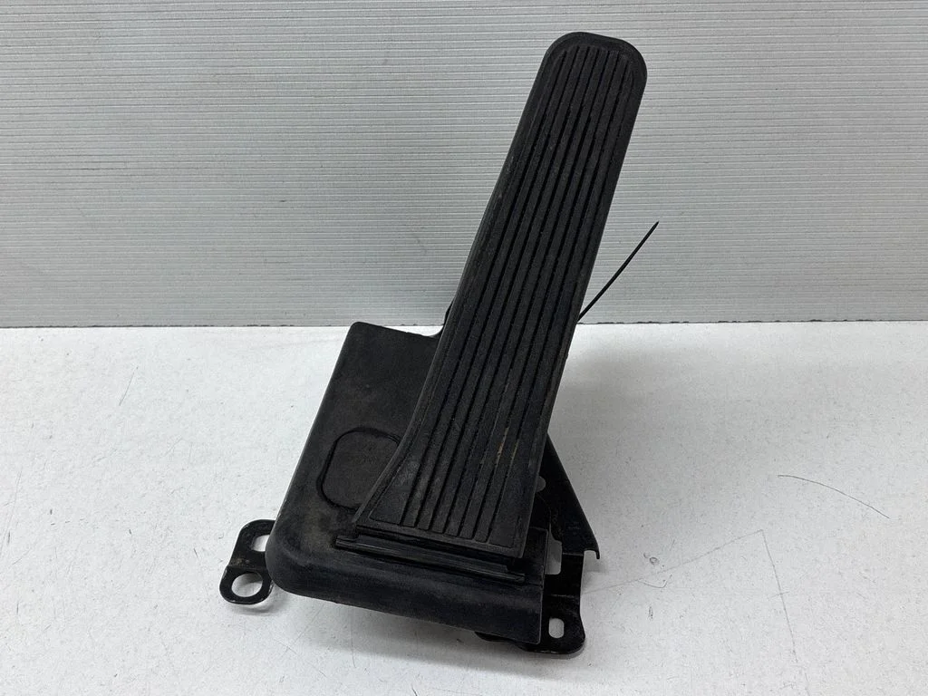 Gaasipedaal L1MC9F836AK