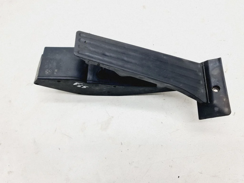 Gaasipedaal – BMW 7-seeria E65 E66 (2001-2008)