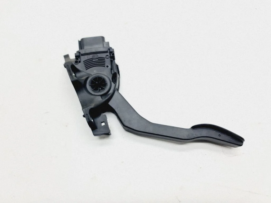 Accelerator throttle pedal 31329062