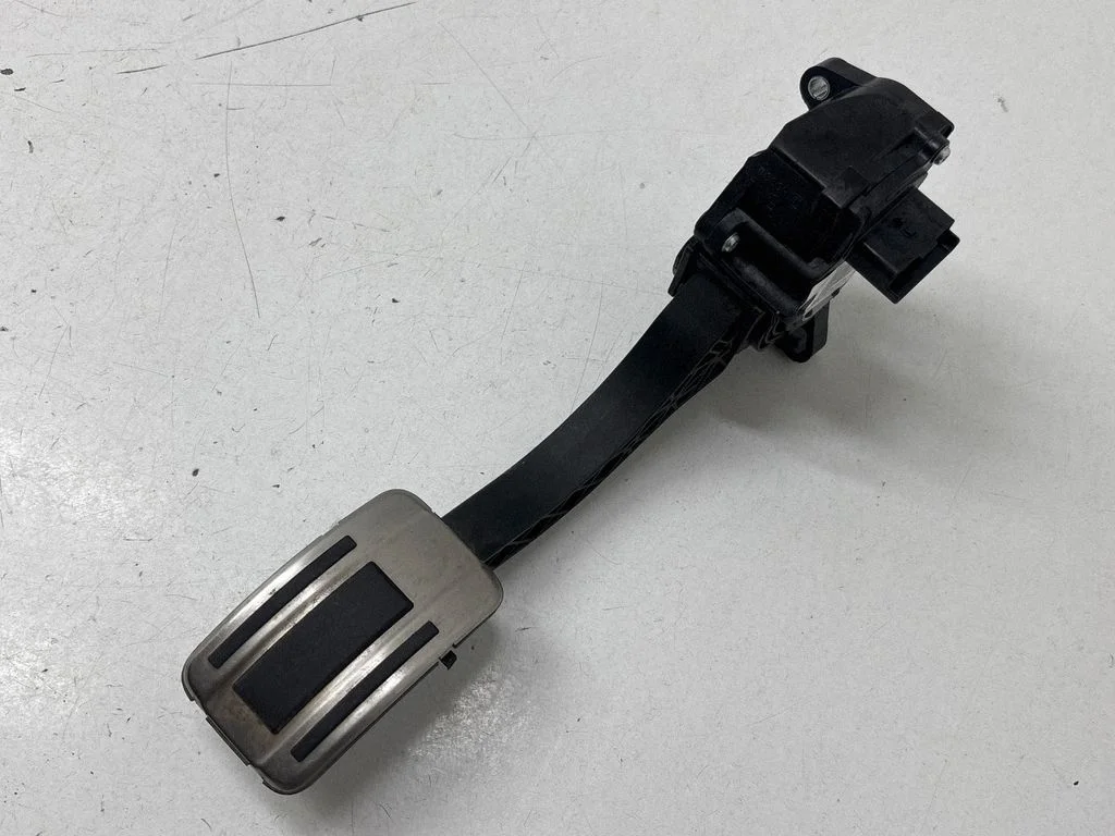 Akseleratora pedālis 86ET618258724