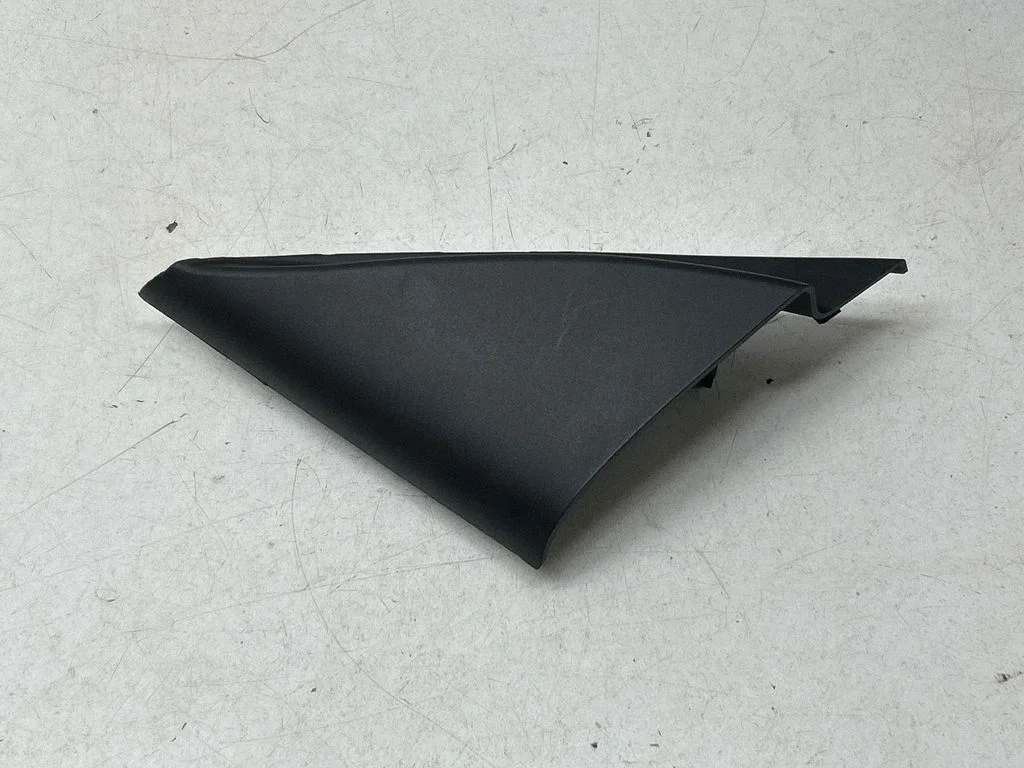 Välispeegli plastkate – eesmine vasak
