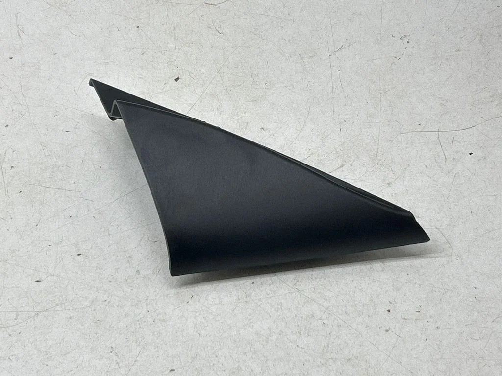 Välispeegli plastkate – eesmine parem