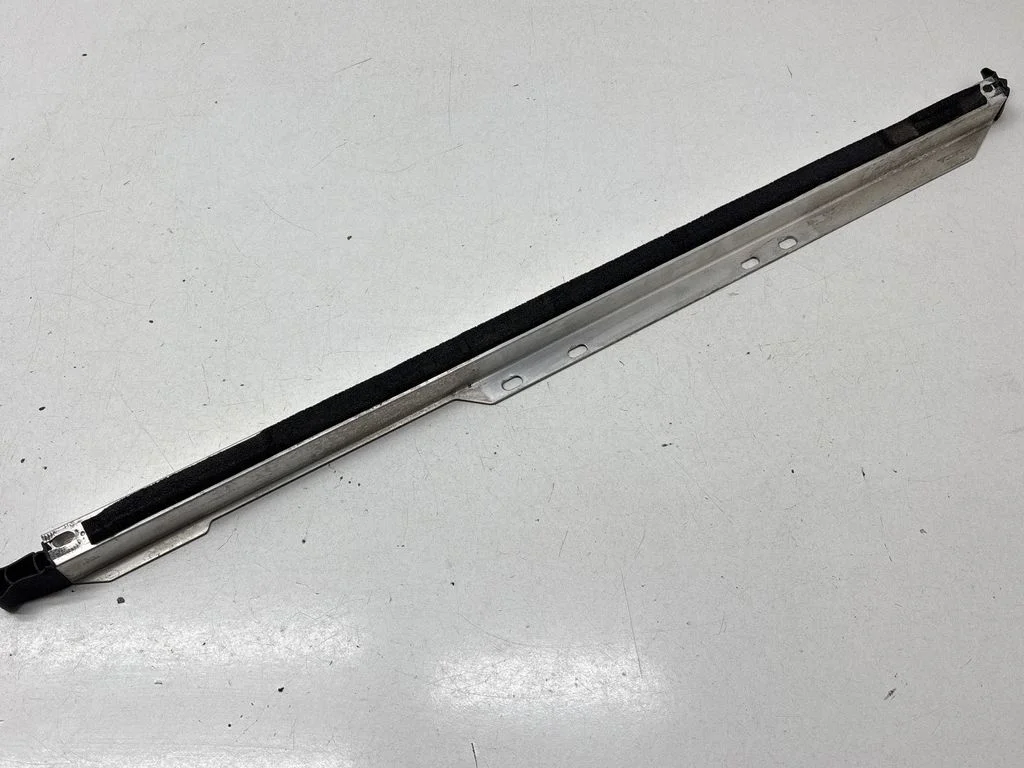 Radiatoru paneļa kronšteins 31420046
