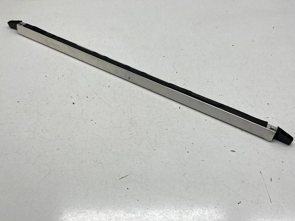 Radiatoru paneļa kronšteins – Volvo S60 (2018-)