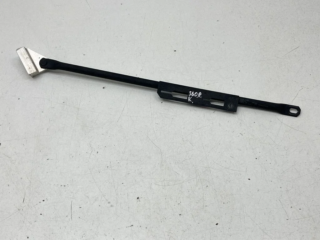 Radiatoru paneļa kronšteins – Volvo S60 (2018-)