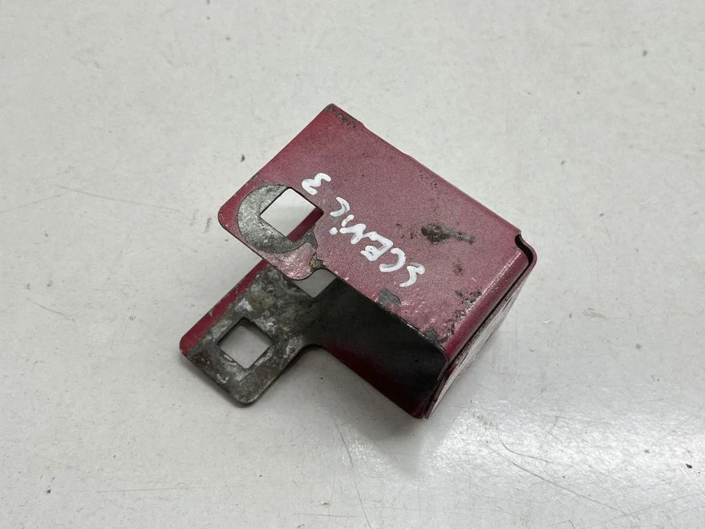 Radiator support slam panel bracket 641810005R