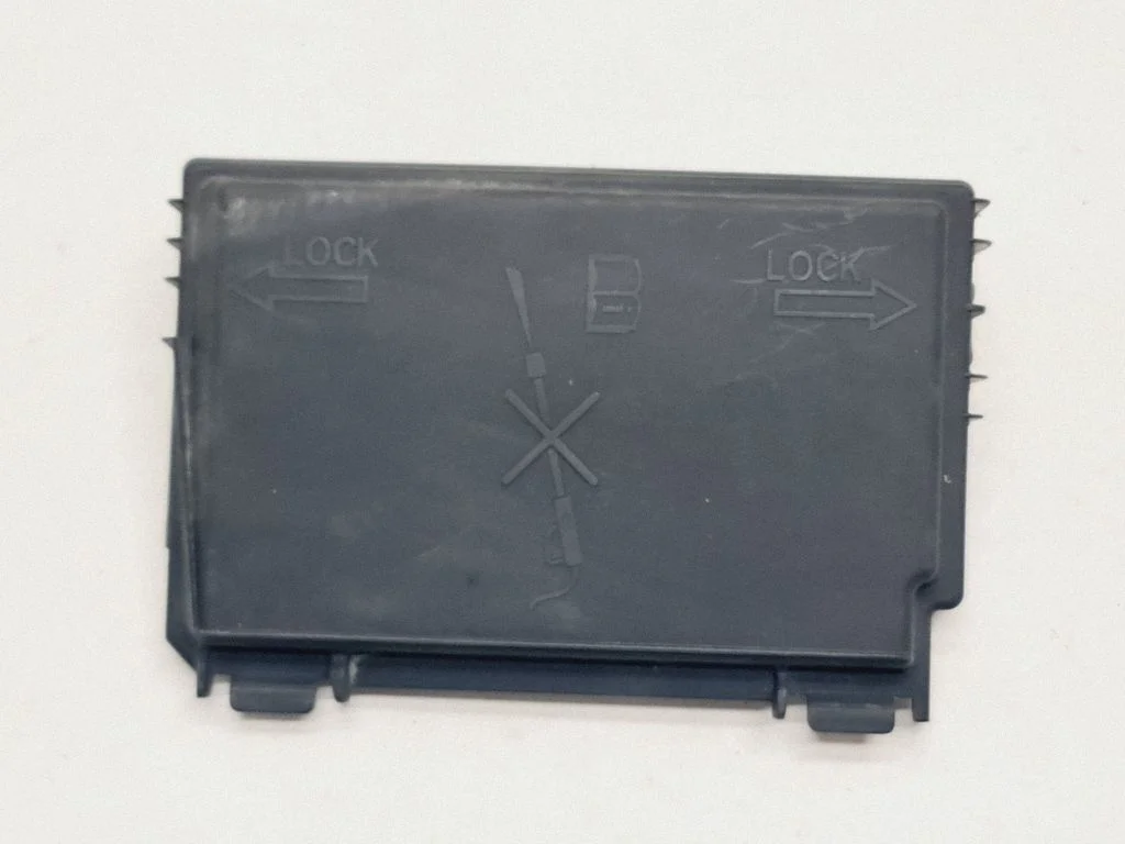 Fuse box cover 13246936