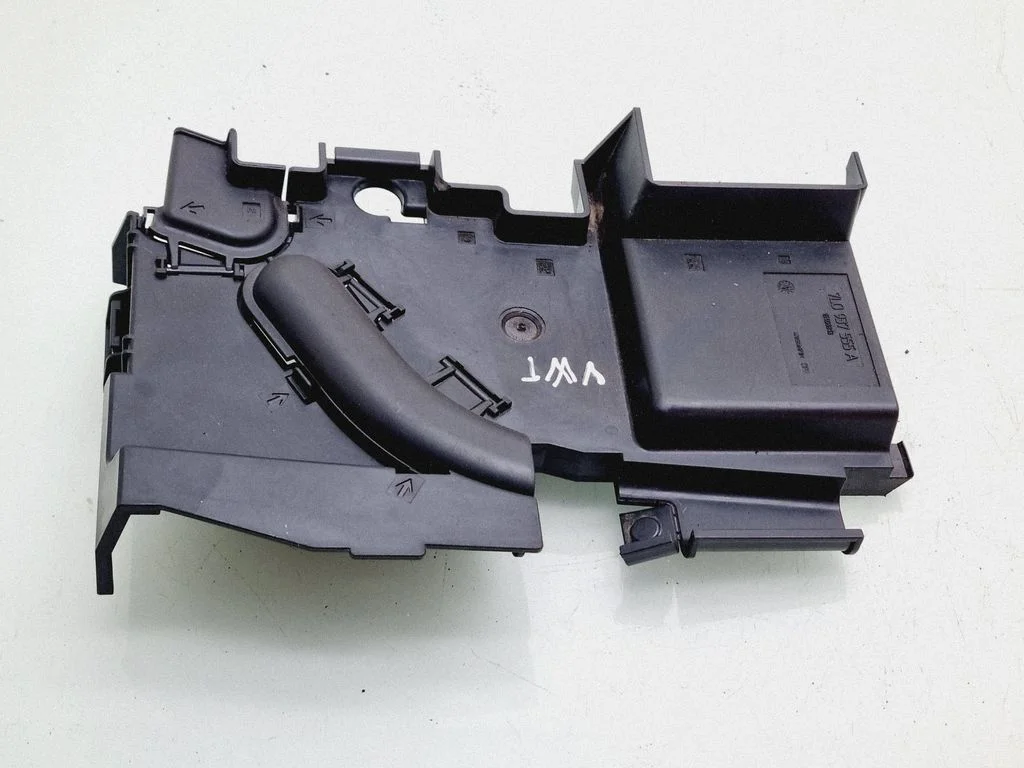 Fuse box cover 7L0937555A