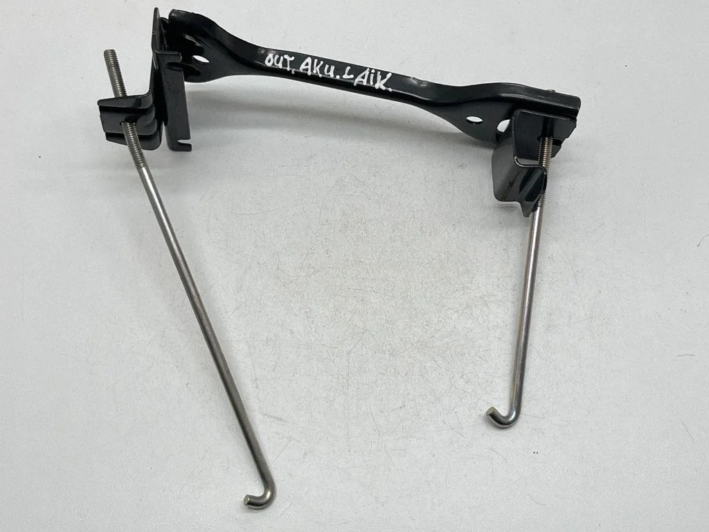 Battery bracket 82184AN000