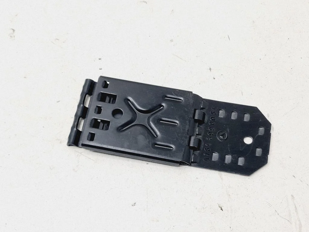 Other exterior part A1648990054