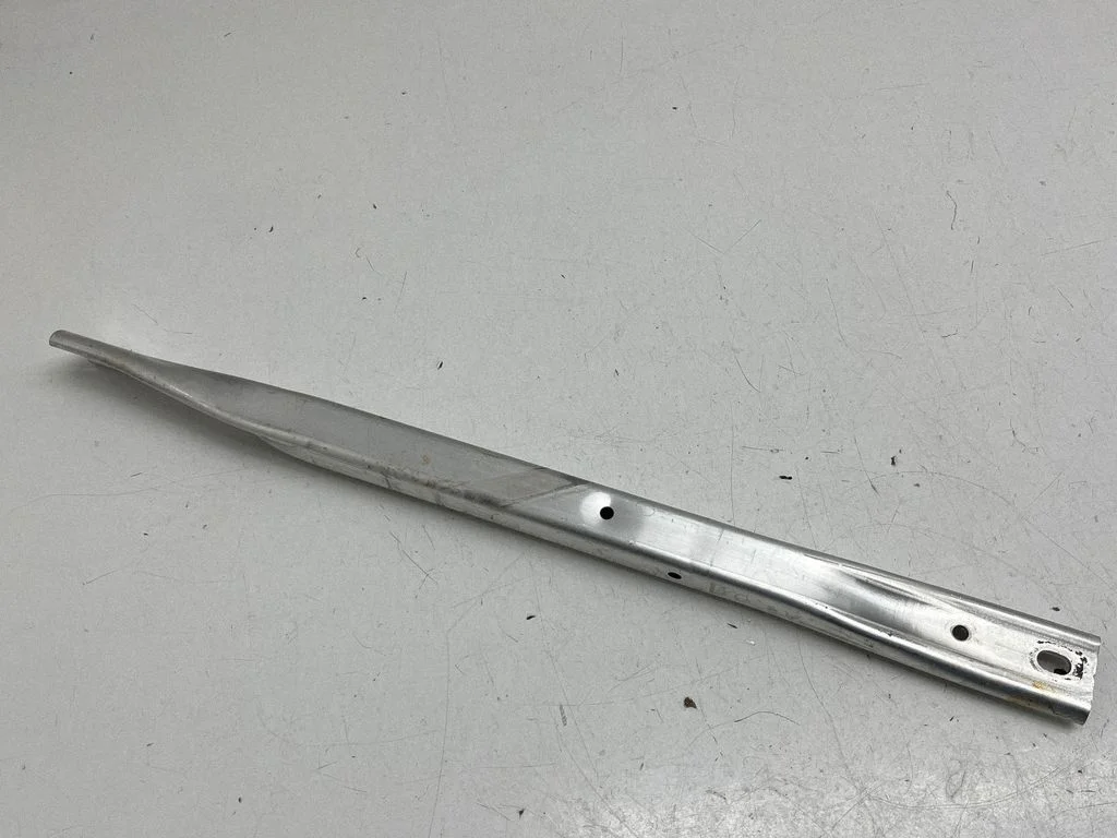 Cita motora nodalījuma detaļa 8W086564G